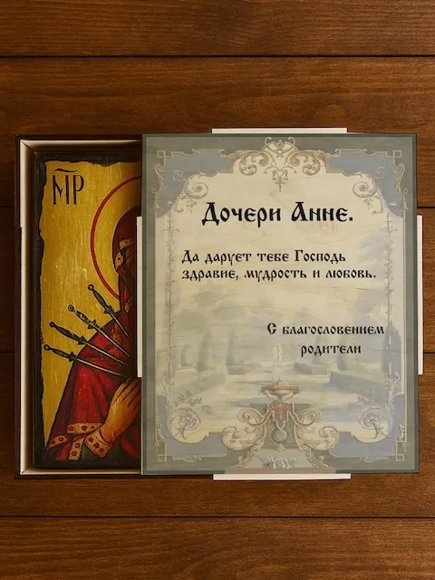 Крышка короба с индивидуальной надписью «Дочери Анне»