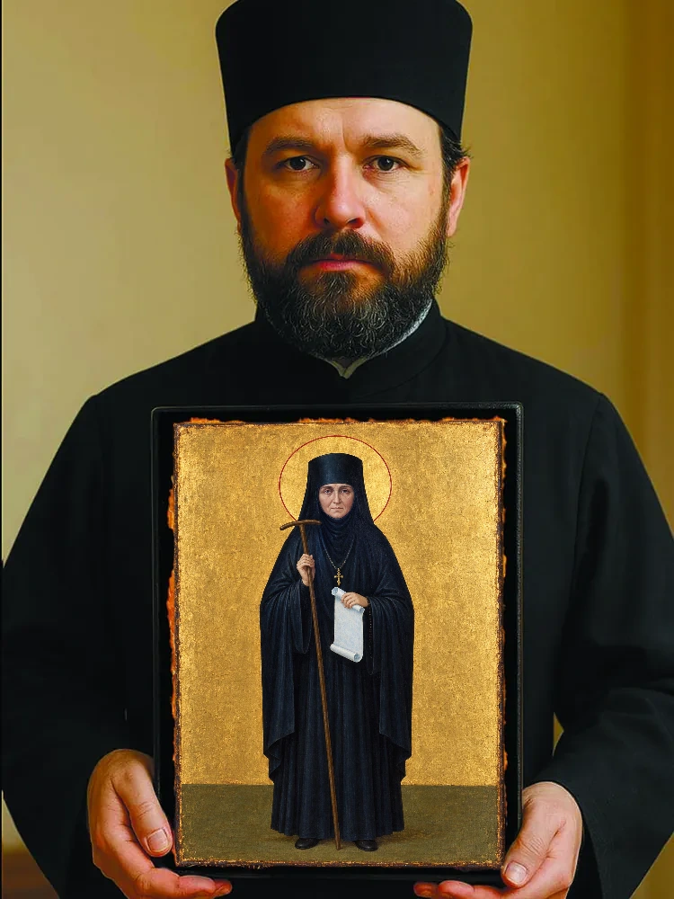 Преподобноисповедница Смарагда (Онищенко), игумения Нежинская — Резной оборот с крестом «Спаси и сохрани»